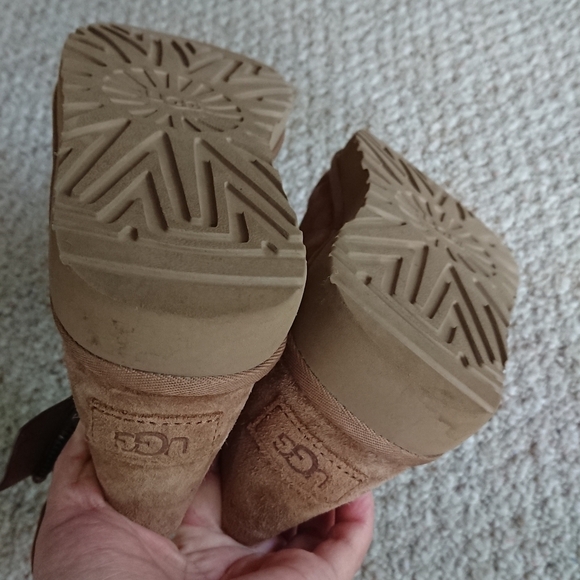 UGG Classic mini Bailey zip boots in light brown size 10 - Picture 11 of 16